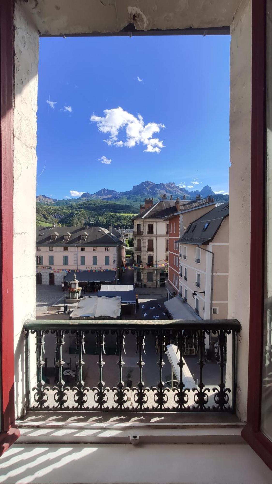 Evasion Authentique - Centre Ville - Jeux De Societe Barcelonnette Dış mekan fotoğraf